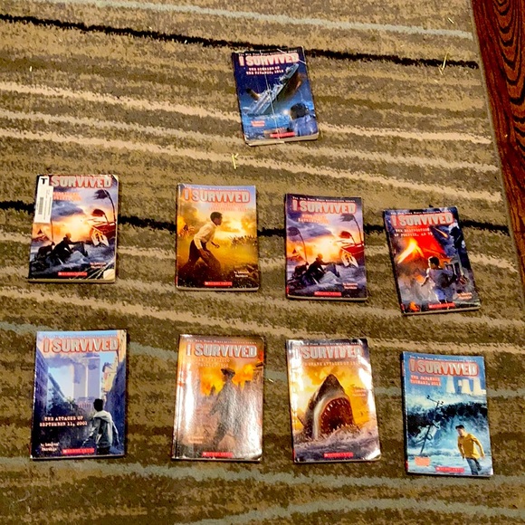 Books that me and my friend wanted to sell - Picture 1 of 10